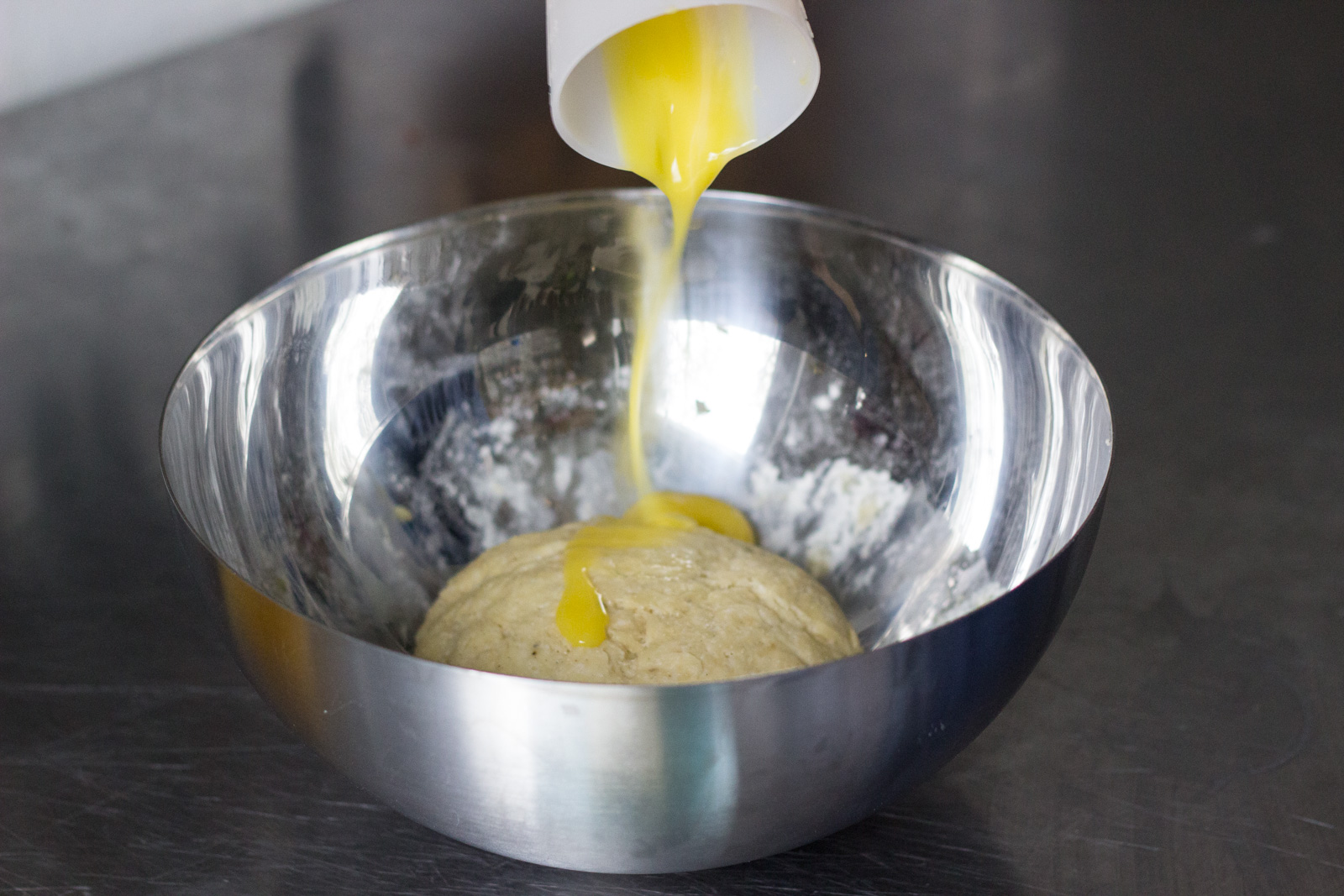 Чем можно смазать выпечку вместо яиц. Чем заменить яичный желток для смазывания выпечки.