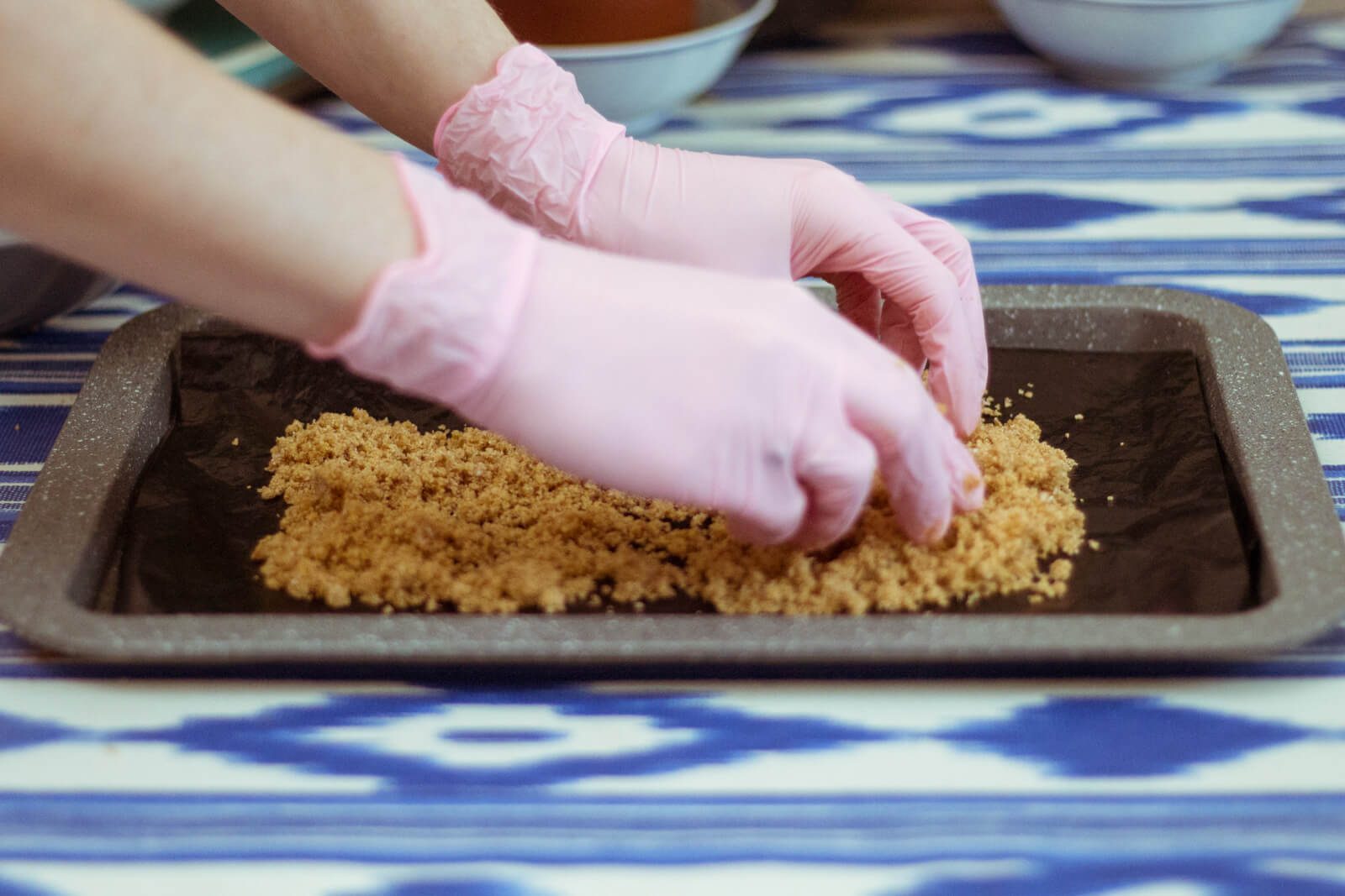 Spread the dough of about 3 mm thick over a silicon mat or baking paper.